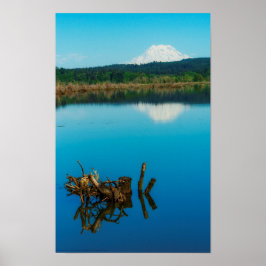 Poster Uma Montanha Espia Sobre uma Seiva