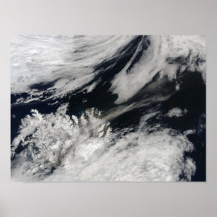 Póster Uma pluma de cinzas de cinza pálida sopra do cume