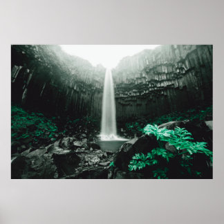 Poster Uma vista incrível da cachoeira de Svartifoss. Ima