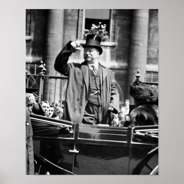 Poster Ursinho Roosevelt Dando Seu Chapéu A Uma Multidão (Frente)