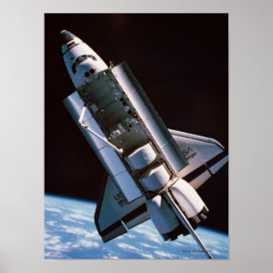 Póster Vaivém espacial com a baía de carga aberta