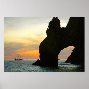 Póster Veleiro tradicional no por do sol, arcos da rocha