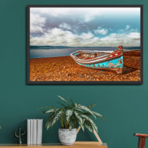 Velha Aiola. Barco tradicional português em praia