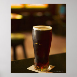 Póster Vidro da cerveja inglesa irlandesa no bar