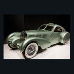 Póster Vintage Art Deco Style 1935 Aérolithe Concept Car<br><div class="desc">1935 Aérolithe - carro conceituado por Jean Bugatti. Como o carro Grande Prêmio Tipo 59,  a Aérolithe usou Elektron (uma liga de magnésio) ou Duralumin (uma liga de alumínio) para seus painéis corporais. Assim,  os painéis de corpo foram rebites externamente,  criando a costura da assinatura.</div>