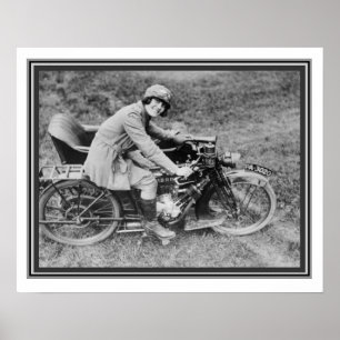 Póster Vintage B & menina da foto de W na motocicleta 16