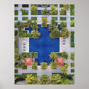 Poster Vista aérea de piscinas rodeadas por palmeiras