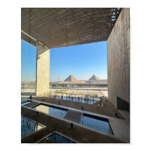 Vista da grande pirâmide do Museu Egípcio Grand