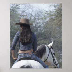 Póster Vista da retaguarda de uma mulher a cavalo
