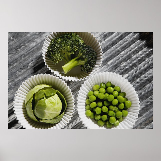 Poster Vista de alto ângulo dos vegetais em copos de pape (Frente)