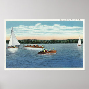 Poster Vista de barcos da vela e de motor no lago Owasco