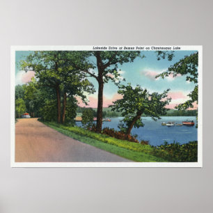 Poster Vista de Lakeside Drive ao longo do lago de Chauta