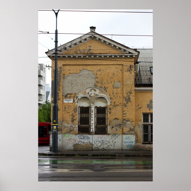 Poster Vista De Um Edifício Antigo Negligenciado (Frente)