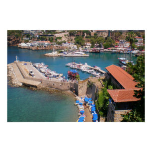 Póster Vista do porto, praia Mermerly na cidade de Antaly