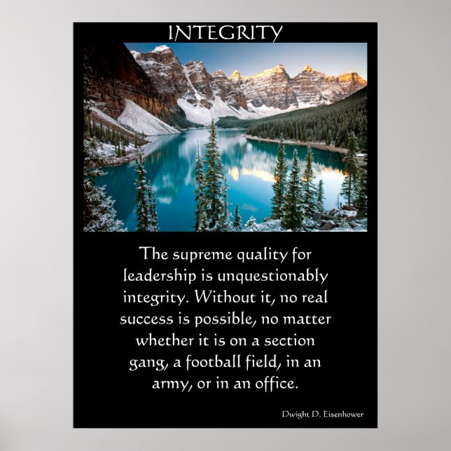 Póster Vista do vale das montanhas com tampos de neve (Frente)