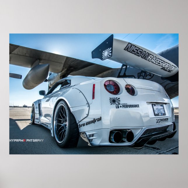 Póster Widebody Nissan GT-R Libertywalk R35 com avião (Frente)