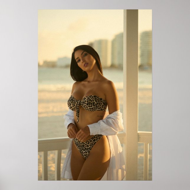 Poster Woman In A Leopard Print Bikini (Frente)
