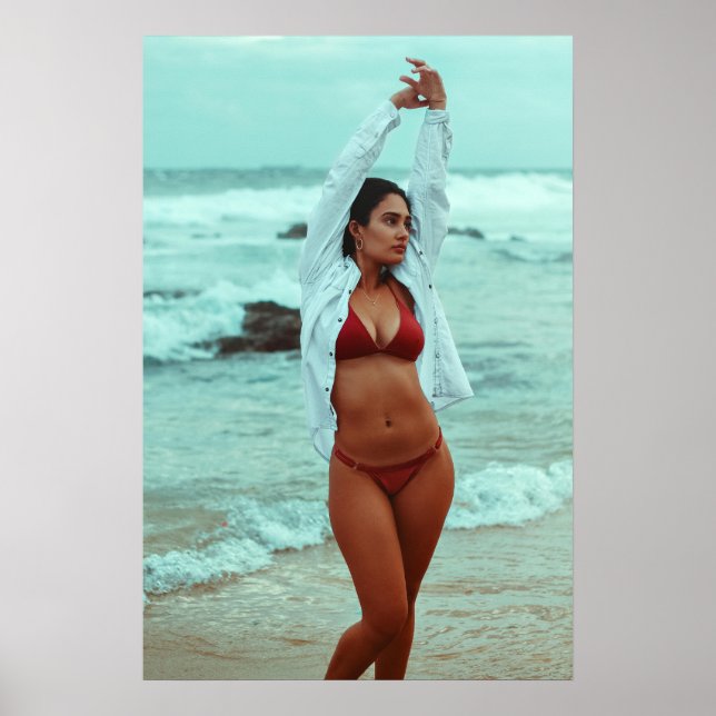 Poster Woman Posing On A Beach In Red Bikini (Frente)