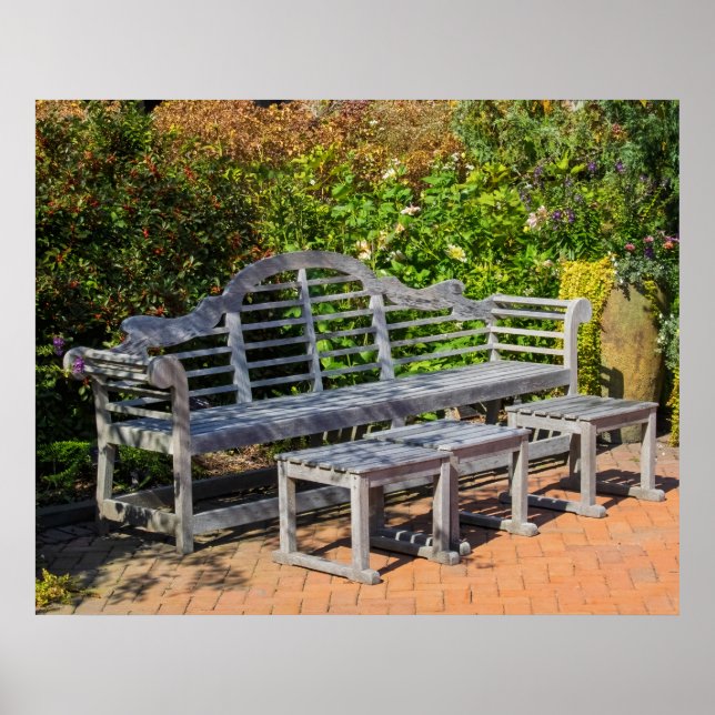 Poster Wooden Bench in Lush Garden (Frente)
