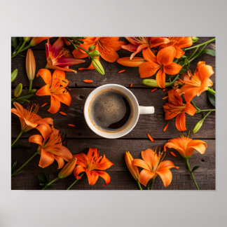 Poster Xícara de café rodeada por flores laranja vibrante