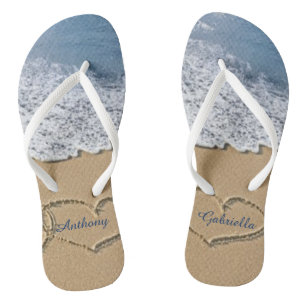 Praia com corações em chinelos personalizados
