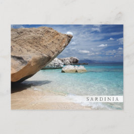 Praia da Sardenha com cartão postal de bar com gra