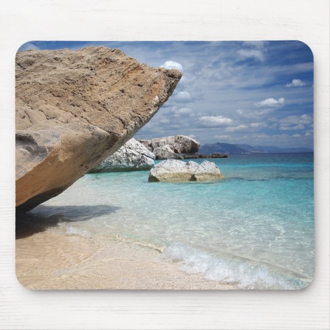Praia de Sardinia com mousepad grande das rochas (Frente)