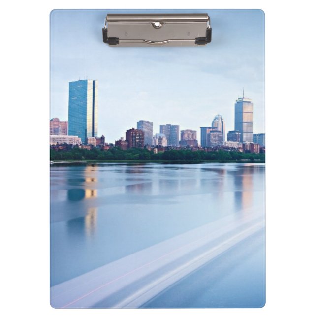 Pranchetas Baía traseira de Boston através de Charles River (Frente)