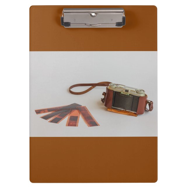 Pranchetas câmera antiga com negativo na área de transferênci (Frente)