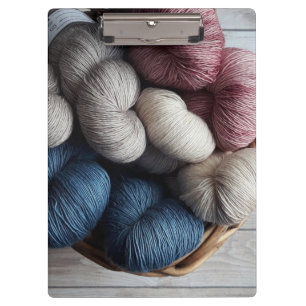 Pranchetas Colheres de Fios de Artesanato no Cesto