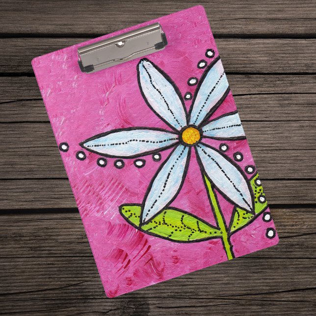 Pranchetas Flor de Margarida Branca Caprichosa Rosa (Bright bold white daisy flower white dot accents green leaves on vibrant pink clipboard.)