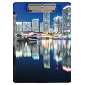 Pranchetas Ideia da skyline com reflexão na água, Miami