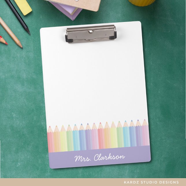Pranchetas Lápis Arco-íris Roxo Personalizados Professor (Personalize this pastel color pencils rainbow clipboard for your favorite teacher.)