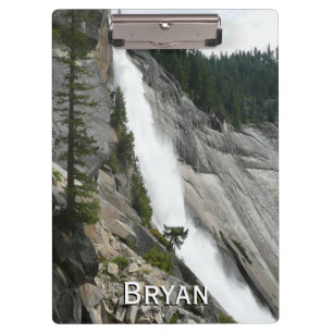 Pranchetas Nevada cai no Parque Nacional Yosemite