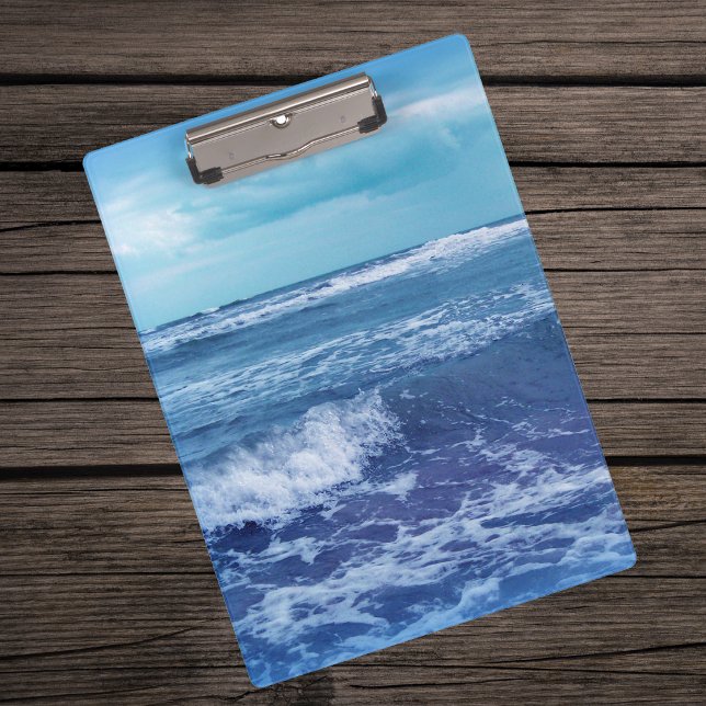 Pranchetas Ondas Nuvens Céu Fotografia Oceano Atlântico Azul (Real photo of Atlantic ocean with waves blue sky on clipboard.)