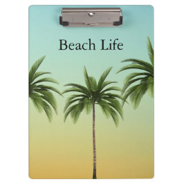 Pranchetas Palmeiras em uma linha, vida na praia