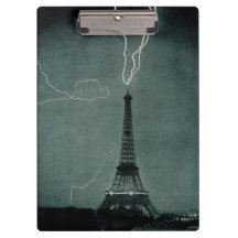 Relâmpago atinge a torre Eiffel