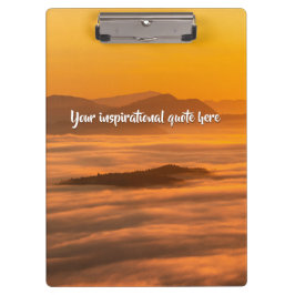 Pranchetas Seu texto personalizado sobe acima da paisagem neb