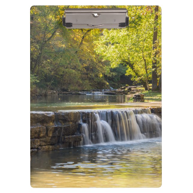 Pranchetas Svoando Sobre A Estrada (Frente)