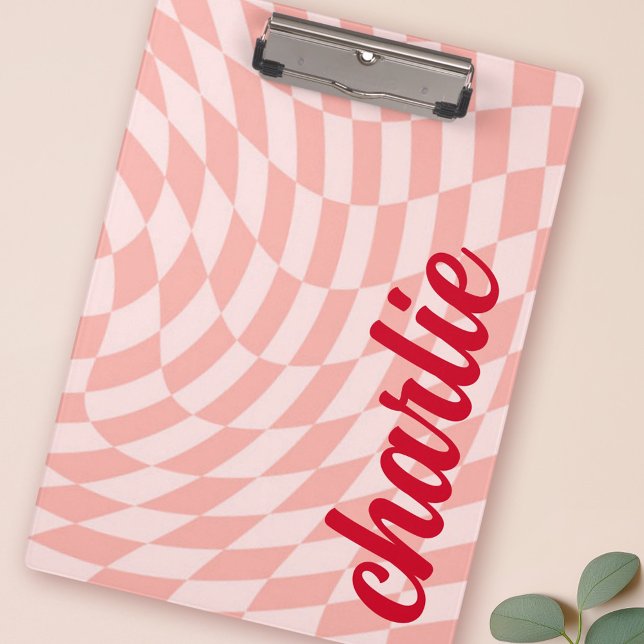 Pranchetas Turno da prancha de xadrez retrorreflectora, cor-d (Retro checkerboard swirl wave light blush pink clipboard)