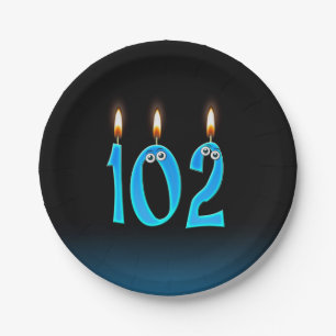 Prato De Papel 102º Aniversário com números de vela acesos