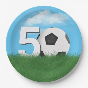 Prato De Papel 50º Aniversário da Bola de Futebol na Grama Verde