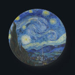 Prato De Papel A Noite Estrelada, 1889, por Vincent van Gogh<br><div class="desc">A Noite Estrelada,  1889,  por Vincent van Gogh. Ele mostra a visão da janela voltada para leste da sua sala de asilo em Santo-Rémy-de-Provence,  logo antes do nascer do sol,  com a adição de uma vila imaginária.</div>