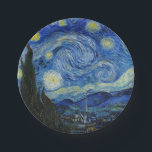 Prato De Papel A Noite Estrelada, 1889, por Vincent van Gogh<br><div class="desc">A Noite Estrelada,  1889,  por Vincent van Gogh. Ele mostra a visão da janela voltada para leste da sua sala de asilo em Santo-Rémy-de-Provence,  logo antes do nascer do sol,  com a adição de uma vila imaginária.</div>