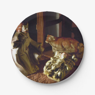 PRATO DE PAPEL AFASTADO EM UM COMEDOIRO