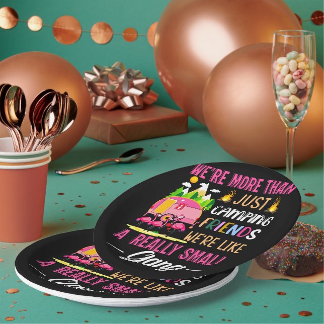 Prato De Papel Amigos De Acampamento São Como Uma Pequena Gangue (Múltiplo)