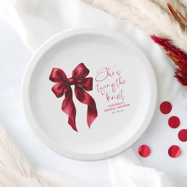 Prato De Papel Arco Vermelho Ela é Chá de panela Casando (Red Bow Paper Plates)