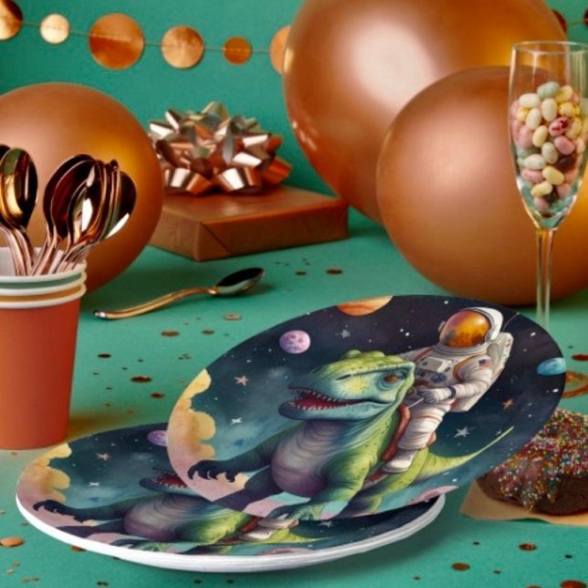 Prato De Papel Astronauta no Dino no Espaço ( Paper Plates Durable paper stock FDA compliant food safety. 
)