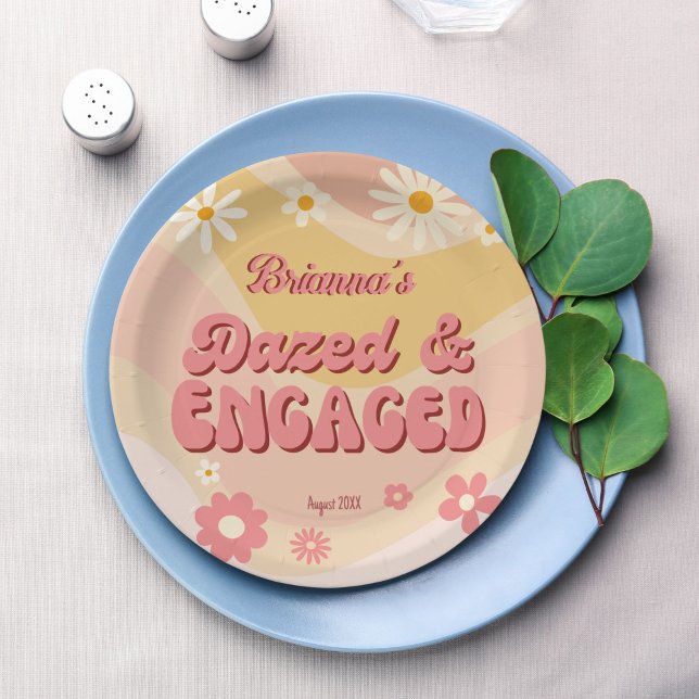 Prato De Papel Bachelorette retro-margarida azuis e engajada (Dazed and engaged groovy retro daisy bachelorette party personalized printed paper plates)