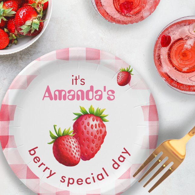 Prato De Papel Berry Day Strawberry Retro Gingham (Bride name berry special day paper plate food decor strawberry fruit bahelorette hen party picnic )